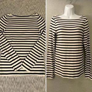 COPY - *EUC* GAP scoop neck, long sleeve top 
Adult SIZE M